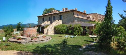 Casole d'Elsa House | Relax at Casale Refoli: Poolside Ocean Views Await You