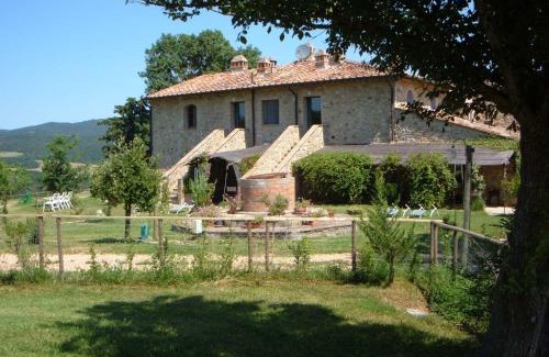 Casole d'Elsa House | Relax at Casale Refoli: Poolside Ocean Views Await You