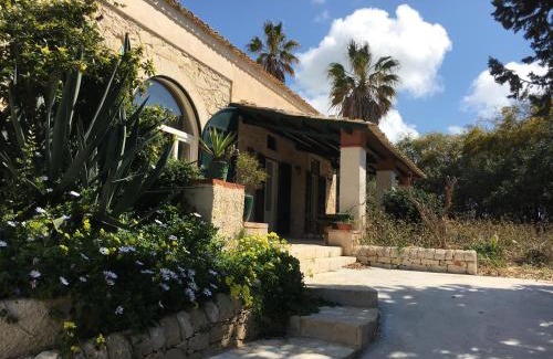 Caucana-finaiti-casuzze-finaiti Nord Villa | Charming Casale Vignazze: Pet and Child-Friendly Retreat