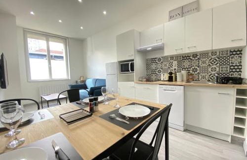 Saint-Jacques - Saint-Roch Apartment | Cozy Casamara 1 T1: Pet-Friendly Retreat Near CHU