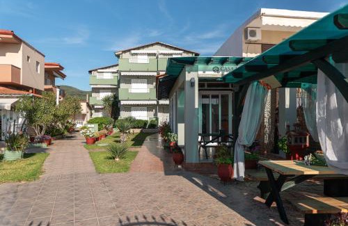 Toroni Apartment | Oceanfront Bliss at Casamariatoroni: Family-Friendly Retreat