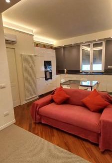 Navigli Apartment | Discover CasaMia: Ideal Getaway Near Navigli & Universities