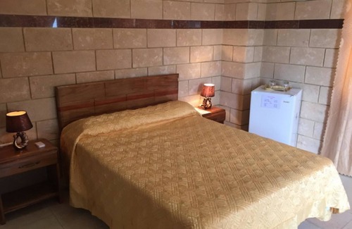Cienfuegos House | Inviting Casangol: Spa Retreat with Breakfast & Family Friendly