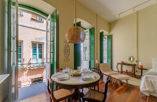 Pelourinho Apartment | Historic Casarão de Época: Perfect for Families & Pets