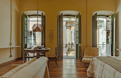 Pelourinho Apartment | Historic Casarão de Época: Perfect for Families & Pets