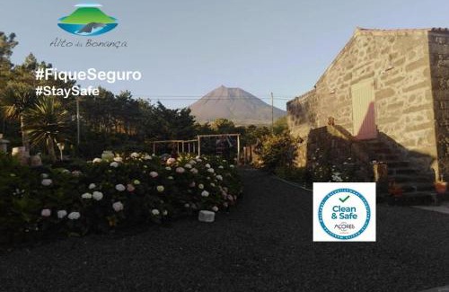 Sao Roque do Pico House | Pet-Friendly Casas Alto da Bonança with Oceanfront Pool