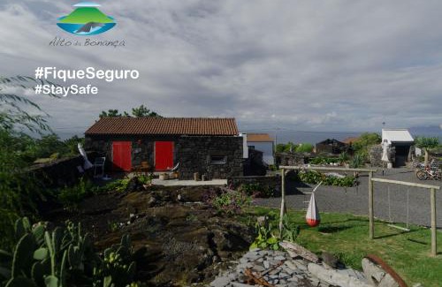 Sao Roque do Pico House | Pet-Friendly Casas Alto da Bonança with Oceanfront Pool