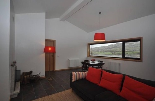Negroes Cottage | Cozy Ocean View Retreat: Casas Avelã Brava for Two