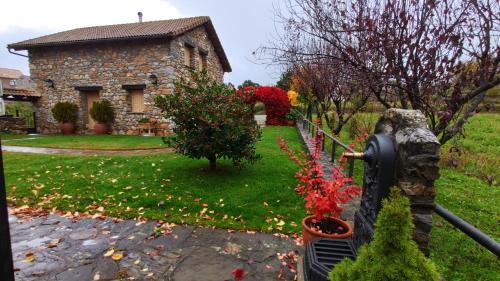 Laspuna House | Discover Casas Cleto - Laspuña with Family-Friendly Amenities