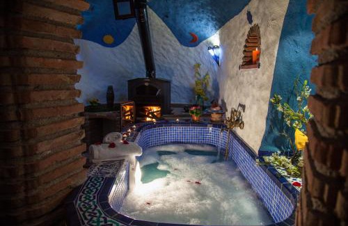 Hinojares House | Pet-Friendly Casas Cueva Cazorla with Oceanfront Pool