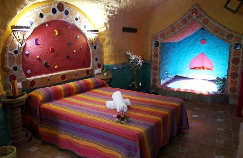 Hinojares House | Pet-Friendly Casas Cueva Cazorla with Oceanfront Pool