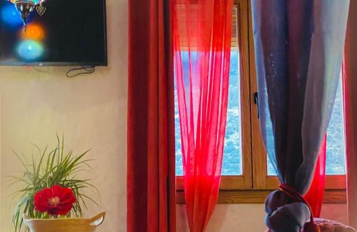 Pampaneira House | Relax in Casas cueva El Castaño with Hot Tub Amenities