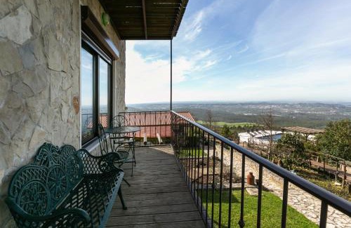 Alcobaca Bed & Breakfast | Oceanfront Relaxation at Casas da Gralha with Pool Access