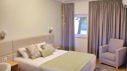 Alpedrinha House | Relax at Casas de Alpedrinha: Oceanfront Stay Awaits!