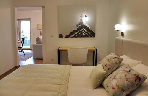 Alpedrinha House | Relax at Casas de Alpedrinha: Oceanfront Stay Awaits!