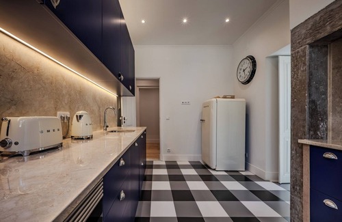 Sao Bento Apartment | Elegant Retreat at Casas de São Bento with Spa & Breakfast