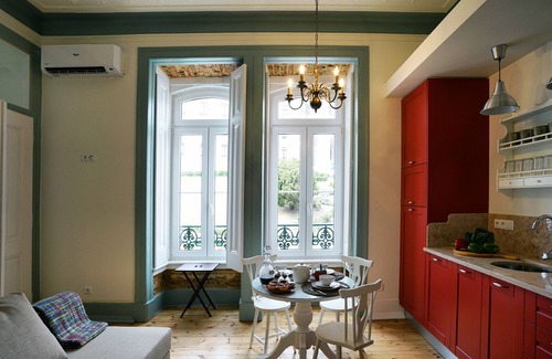 Sao Bento Apartment | Elegant Retreat at Casas de São Bento with Spa & Breakfast
