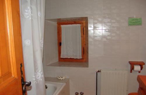 Espierba House | Pet-Friendly Retreat at Casas de Zapatierno - Rated 9.2/10