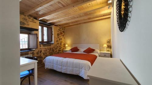 Old Town of Avila Apartment | Casas del Castillo: Pet-Friendly Retreat with Top Reviews
