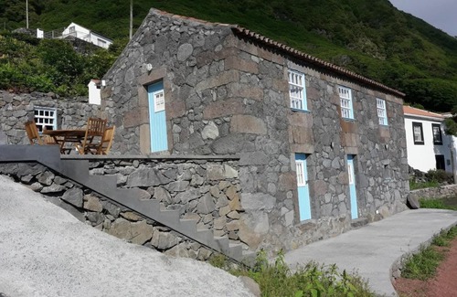 Faja dos Vimes Cottage | Guest Rated 10/10: Casas dos Vimes with Family-Friendly Amenities