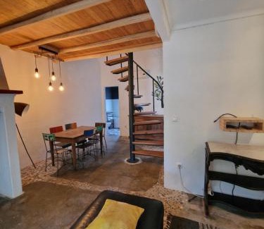 Canha House | Family-Friendly Retreat at Casas e Glamping Quinta da Saudade