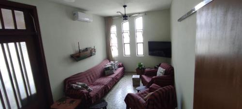 Centro House | Cozy Casas em Ubatuba: Pet-Friendly with Breakfast & More