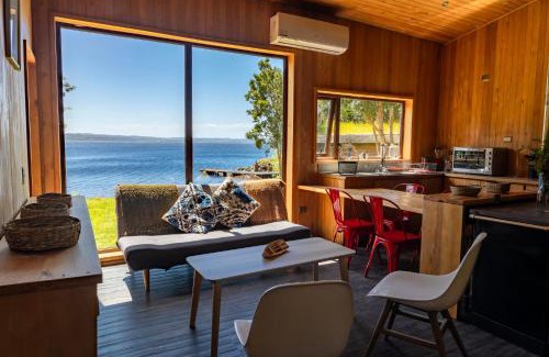 Chonchi House | Beachfront Retreat: Casas Martín Pescador, Lago Huillinco