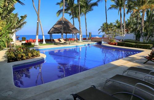 North End House | Relax at Casas Palmar and Tocayo with Oceanfront Pool Views
