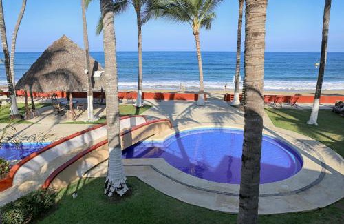 North End House | Relax at Casas Palmar and Tocayo with Oceanfront Pool Views