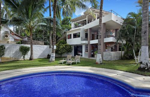 North End House | Relax at Casas Palmar and Tocayo with Oceanfront Pool Views