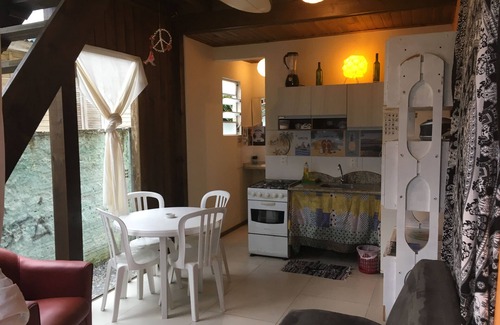 Praia do Rosa House | Relax in Paradise at CASAS PAZ and AMOR – Pet Friendly Suites