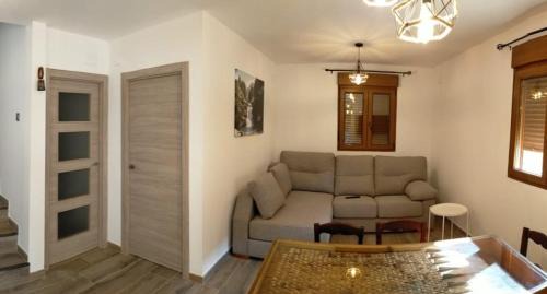 Bestue Apartment | Family-Friendly Retreat at Casas Rurales Bestue-Ordesa