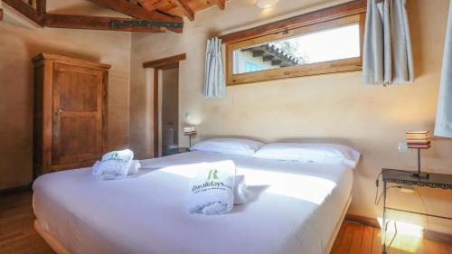 Galaroza House | Experience Casas Rurales Camino del Castaño's Oceanfront Charm