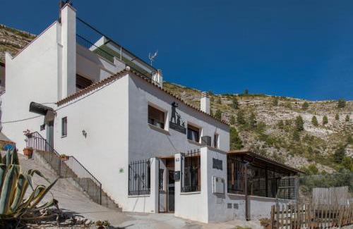 Tolosa House | Discover El Yunque de Alcala del Júcar: Oceanfront Retreat