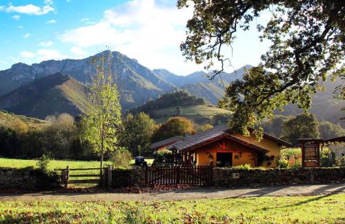 Margolles House | Pet-Friendly Casas Rurales Entrecastaños with Ocean Views