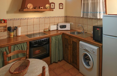 Alcala del Jucar Apartment | Relax at Casas Rurales Maribel Alcala - Pet Friendly Retreat