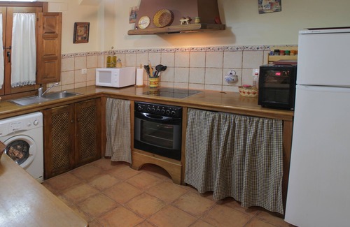 Alcala del Jucar Apartment | Relax at Casas Rurales Maribel Alcala - Pet Friendly Retreat