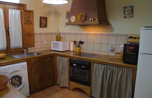 Alcala del Jucar Apartment | Relax at Casas Rurales Maribel Alcala - Pet Friendly Retreat