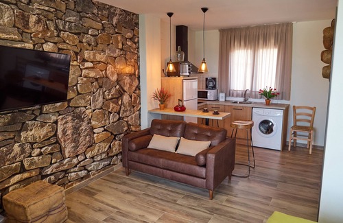 Casas del Cerro House | Relax at Casas Rurales Morada del Cerro with Spa Amenities