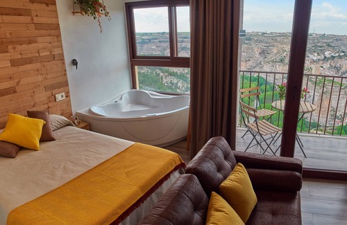 Casas del Cerro House | Relax at Casas Rurales Morada del Cerro with Spa Amenities