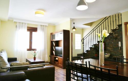 Guevejar Ski Chalet | Enjoy Pet-Friendly Comfort at Apartamento Medina Las Eras