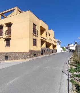 Guevejar Ski Chalet | Enjoy Pet-Friendly Comfort at Apartamento Medina Las Eras