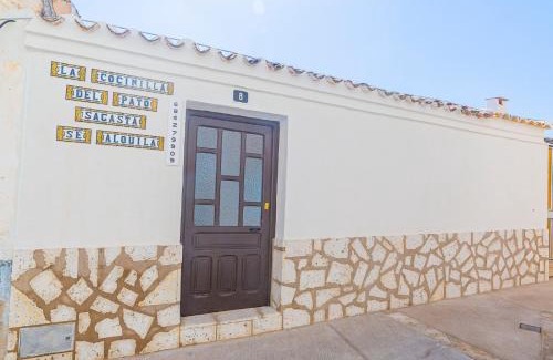 Alcala del Jucar Apartment | Pet-Friendly Retreat at Casa Rural La Cocinilla del Pato