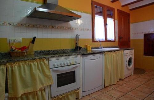 Casas de Juan Gil House | Pet-Friendly Getaway at Casas Rurales Tío Segundo