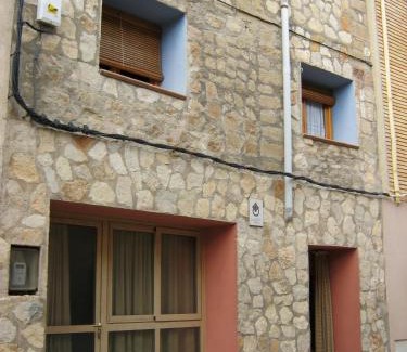 Loarre House | Family-Friendly Stay at Casas Santos y Tolta