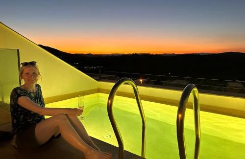 San Roque Villa | Casa de la Risa: Rooftop Pool and Oceanfront Escape