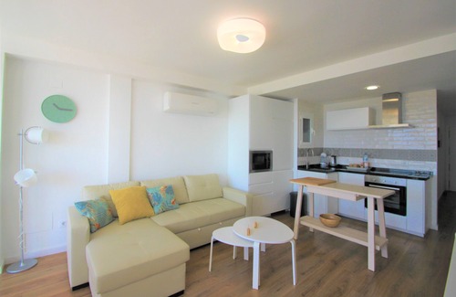 Vista Hermosa Apartment | Top-Rated CasaTuris: Steps from Postiguet Beach