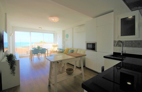 Vista Hermosa Apartment | Top-Rated CasaTuris: Steps from Postiguet Beach