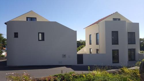 Cais do Pico Apartment | Pet-Friendly Casavó with Ocean Views and High Guest Ratings