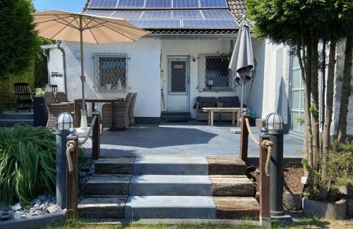Roesrath House | CasaVerde Near Köln-Messe & Airport with Ocean Views